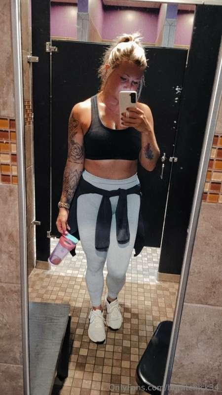 Workout done! 💪🏻   Ready to shower and need a good cum!  Mes..