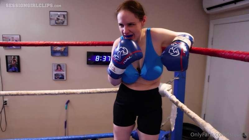 New female boxing! Watch me take on Jennifer Thomas in a fan..