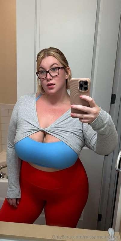 Do you like my gym gear? See more sexy outfits at https://on..