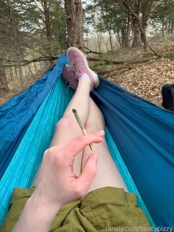all I want to do is smoke and fuck, who's down? 💚🍃



#smoking #cannabis #nature #outdoors #green