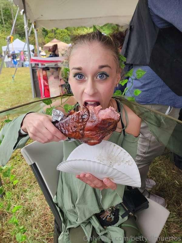 Mmmmmm love a big piece of meat! 🤤