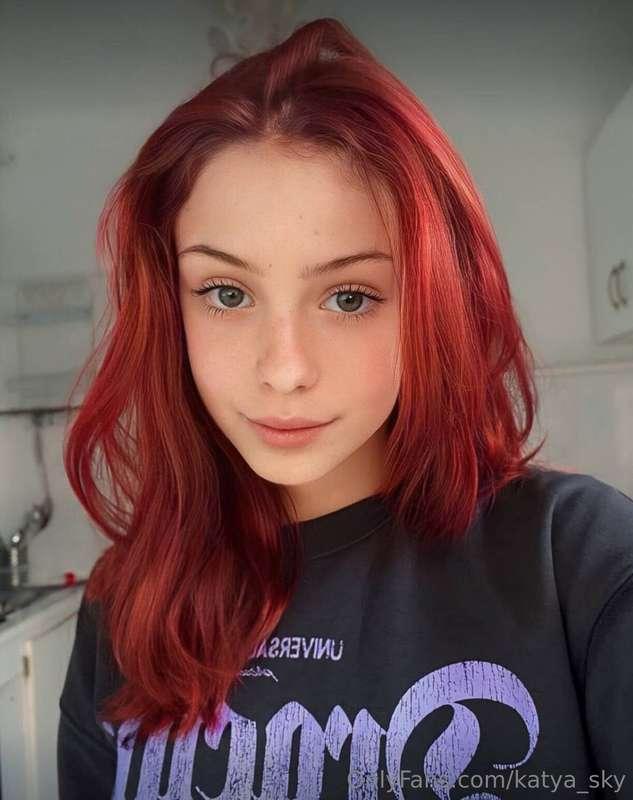 Let me distract you👉 @angegold 💋
Cute girl @angegold loves t..