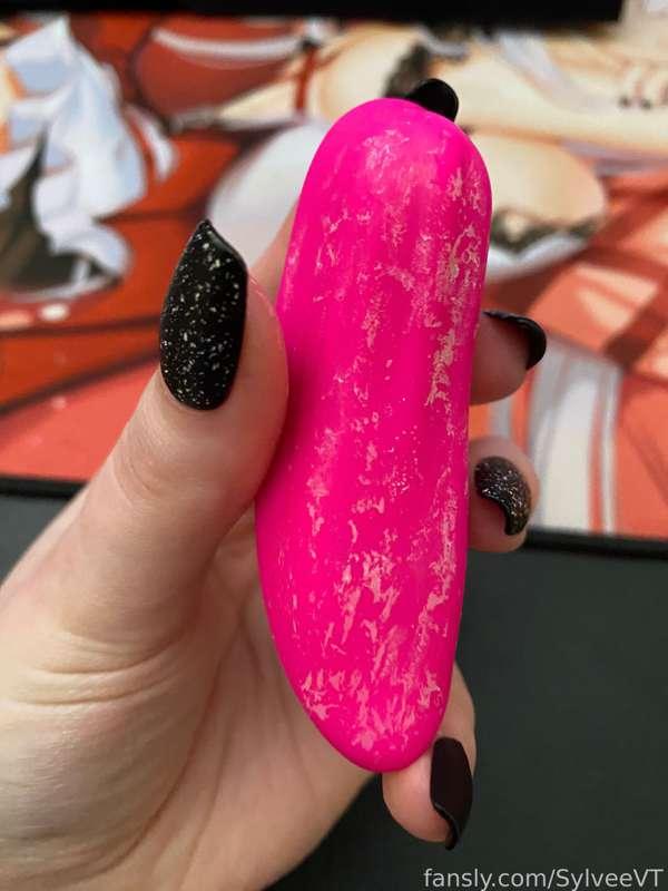 The aftermath of today’s stream 🤤 it’s dried though cause you all killed the battery on my toy and I had to set it off to the side LOL 😆 

Thanks for watching me cum twice~ 💕