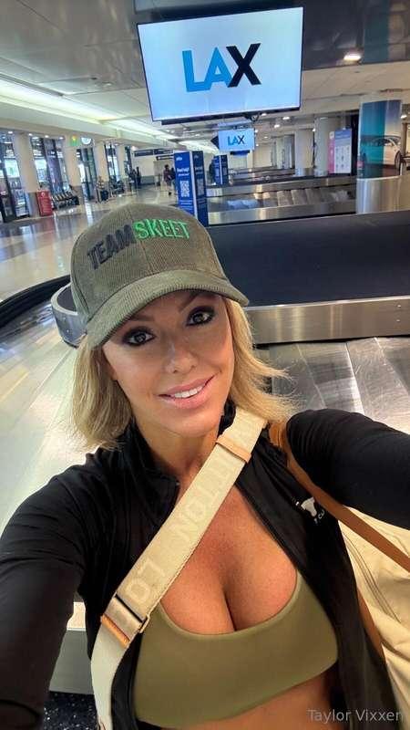 Hello LA! No make up! Have a big shoot today with Richelle R..
