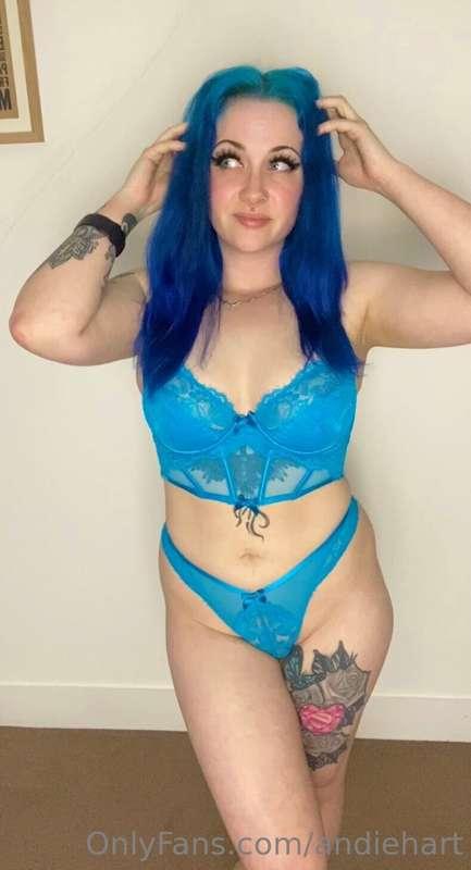 one of the new blue sets 👉🏻👈🏻🥺