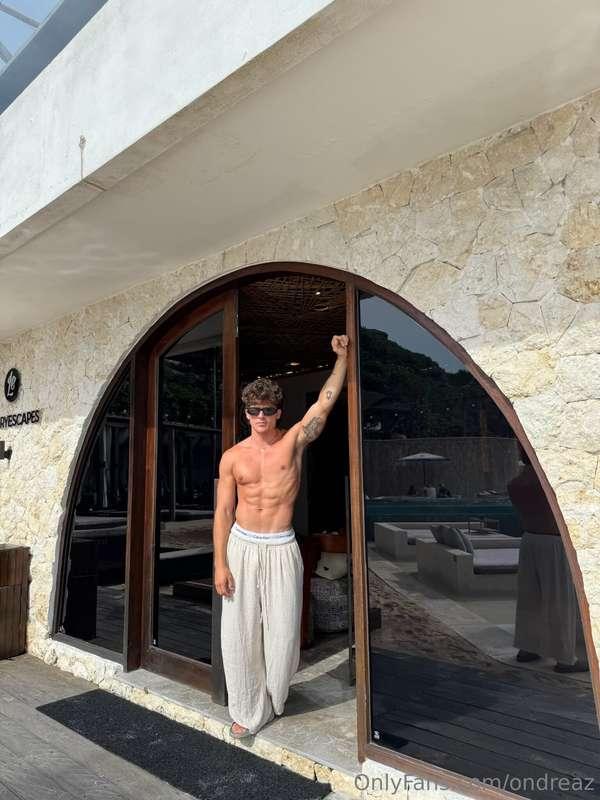 Be honest… how long did you stare? 👀 Imagine what you’d do i..