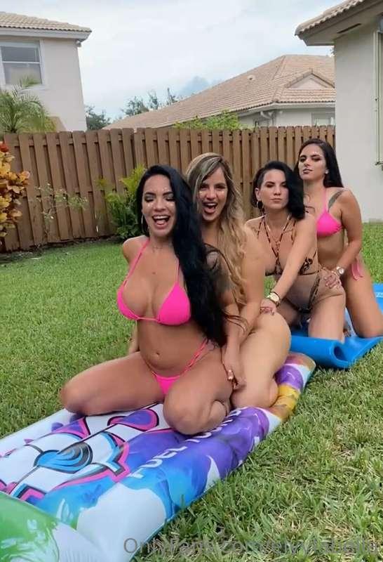 tip $22 under this post if you want to see the real fun! 🤭🤫
..