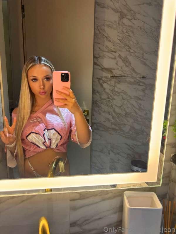 do u like it when i get all dolled up for u🤭