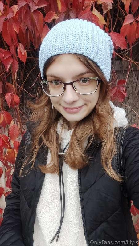 I'm walking today ⛅🍂 I bet people passing by will never gues..
