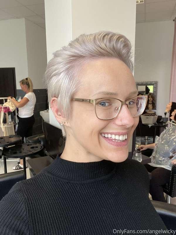 Hair fixed. No more go*lden tones 🙏💪 vlasy opraveny, žádné z..
