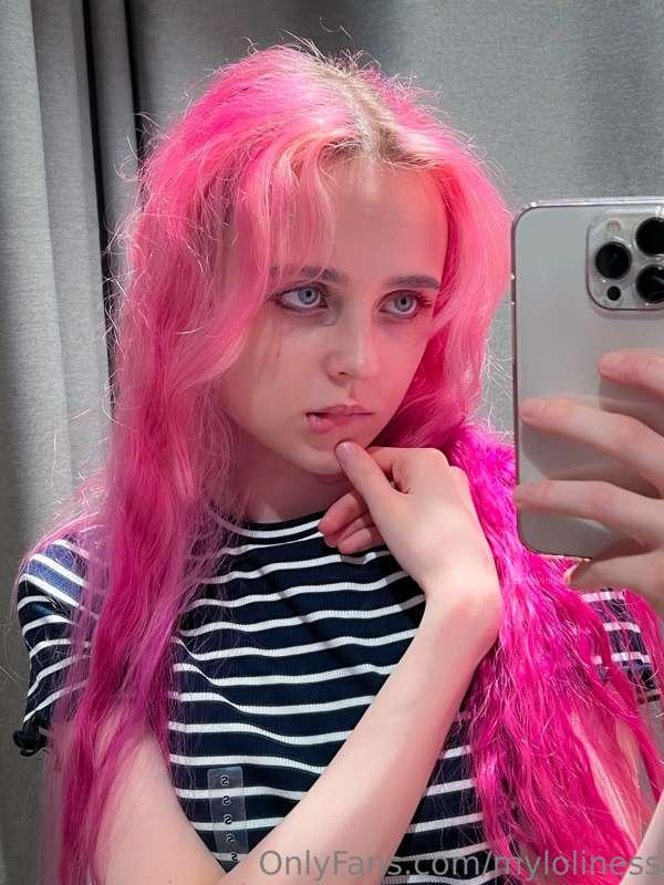 I think my hair is picking up signals from outer space 😅