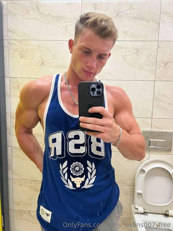 I guess u wanna see how my shirt falls down?