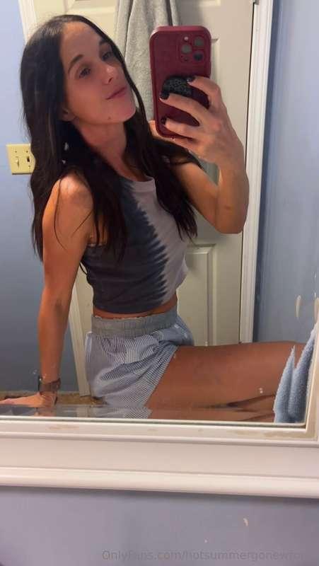 Good morning 😏 who wants to help me misbehave before breakfa..