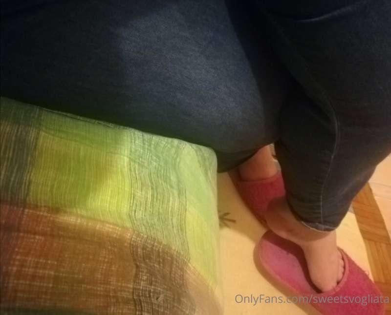 Vorresti vedere i miei piedini qui? 👣 😏