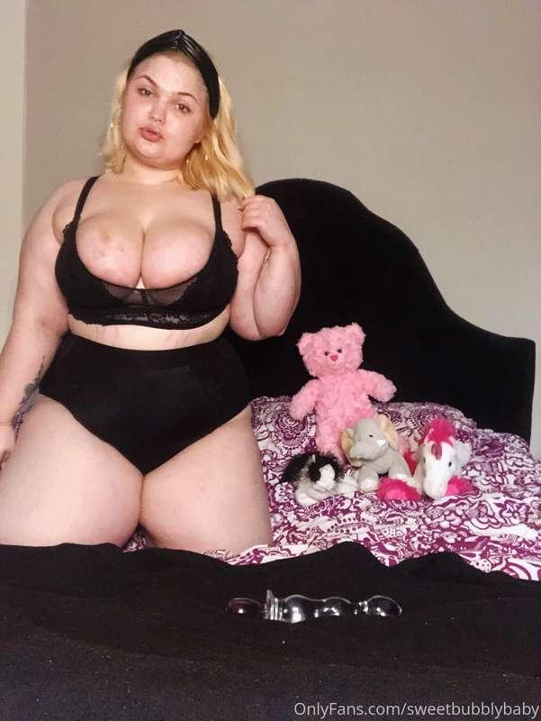sweet baby photoset 🌸🖤 I love this one!!! what do y’all thin..