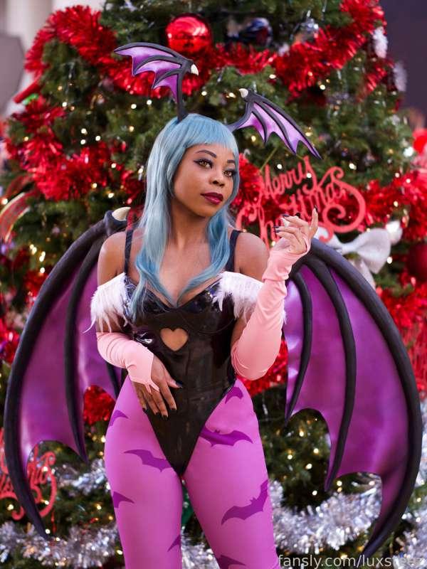 Hello my loves 
I am back from my trip to holiday matsuri where I debut my Morrigan cosplay I made days before LOL! You guys get first looks on my pics! 
💜Should I do a lewd version?💜