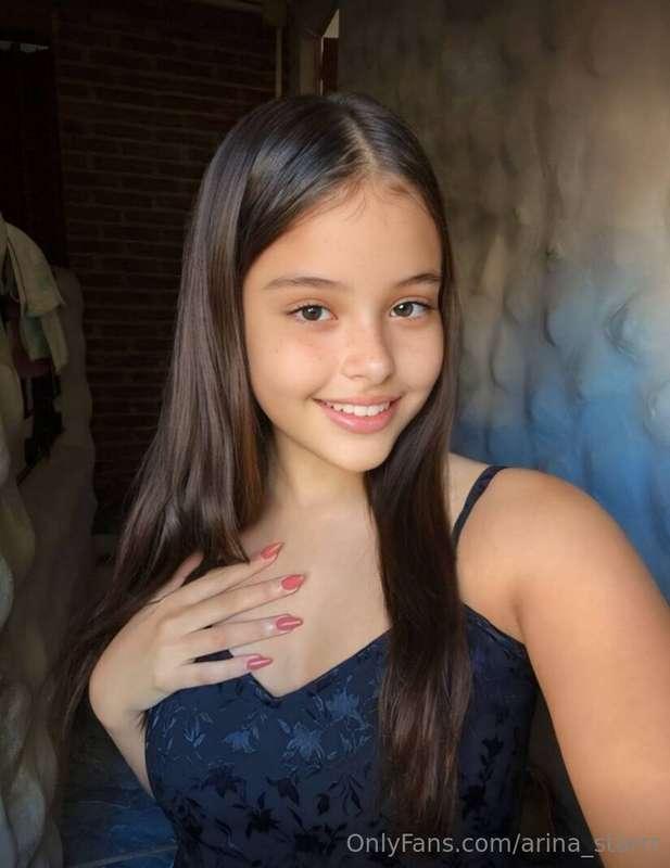 ‼️LOOK AT @sabrinalittlewizard ‼️She is so sexy and cutie…is..