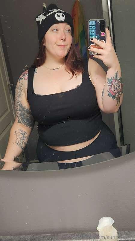 Halloween costume shopping 🛍 my boobs do be boobin when im w..