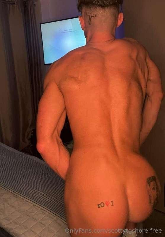 Come see more of this ass on my main page 😜