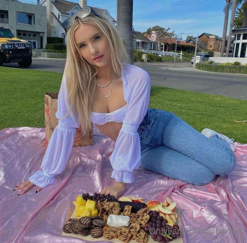 POV: we're on a picnic date 😛