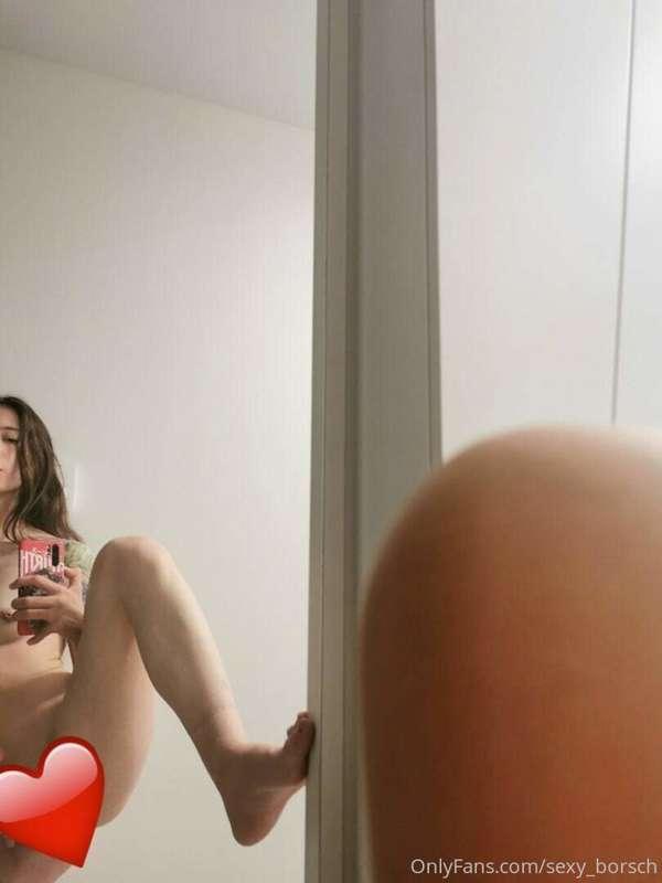 Traveling to hotels and playing with my pussy 🙃 @ sexy_borsc..