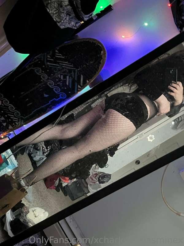 I need head, whos willing to help?🖤