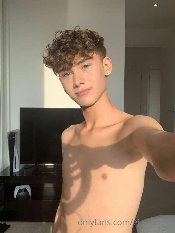 any top? 🥺