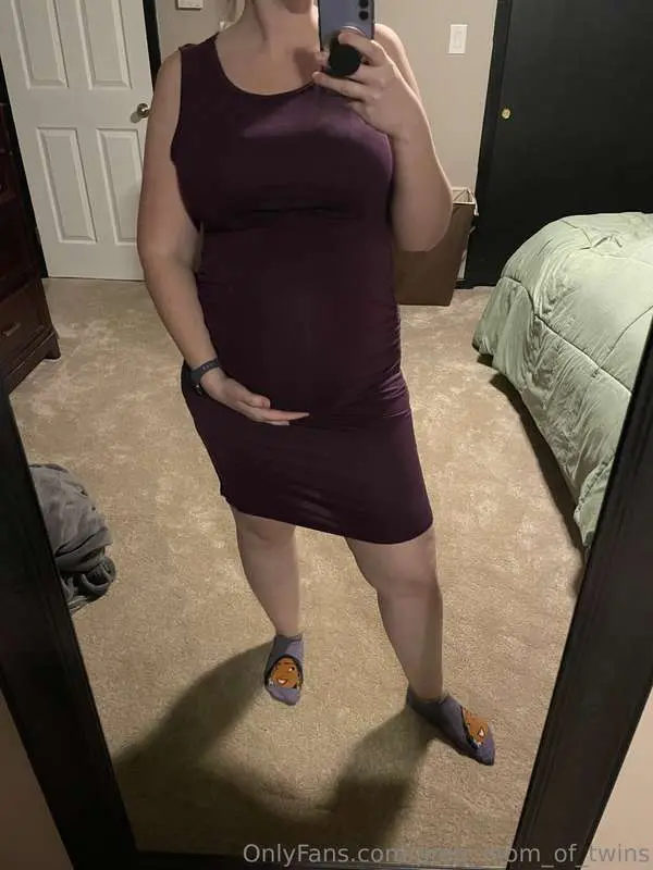 Took some photos in a dress I got in nicely pre pregnancy an..