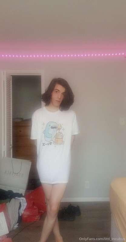 Femboy in shork shirt :3
