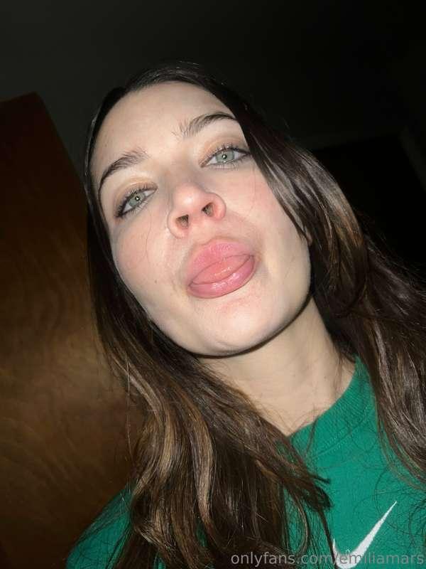 KISS ME ALREADY