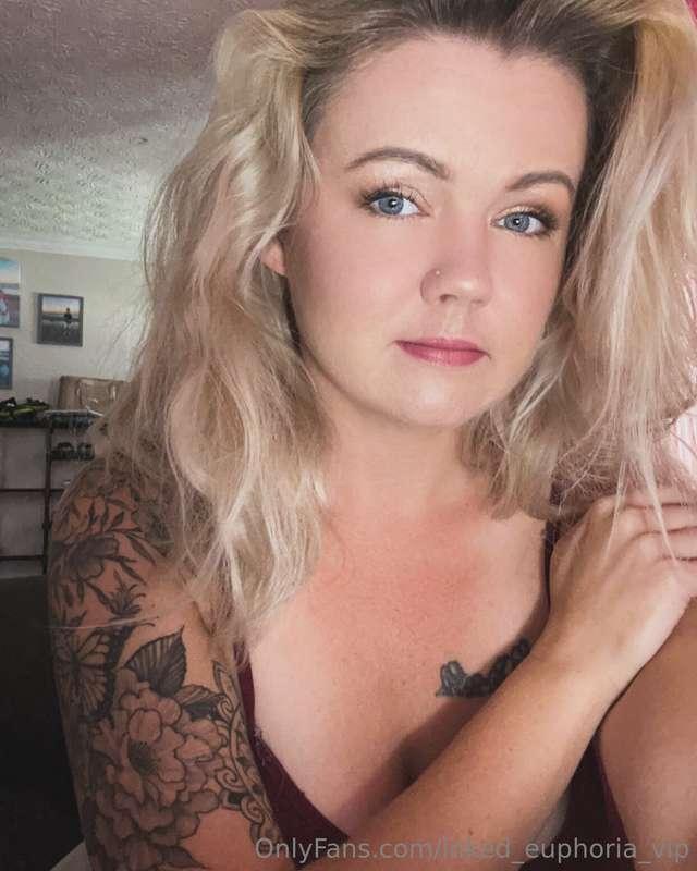 Feeling cute today. Who wants to ruin my makeup? 😋