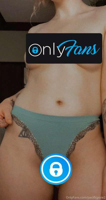 Showing off before bed 😴😉

[topless, ass in thong]
[video: s..