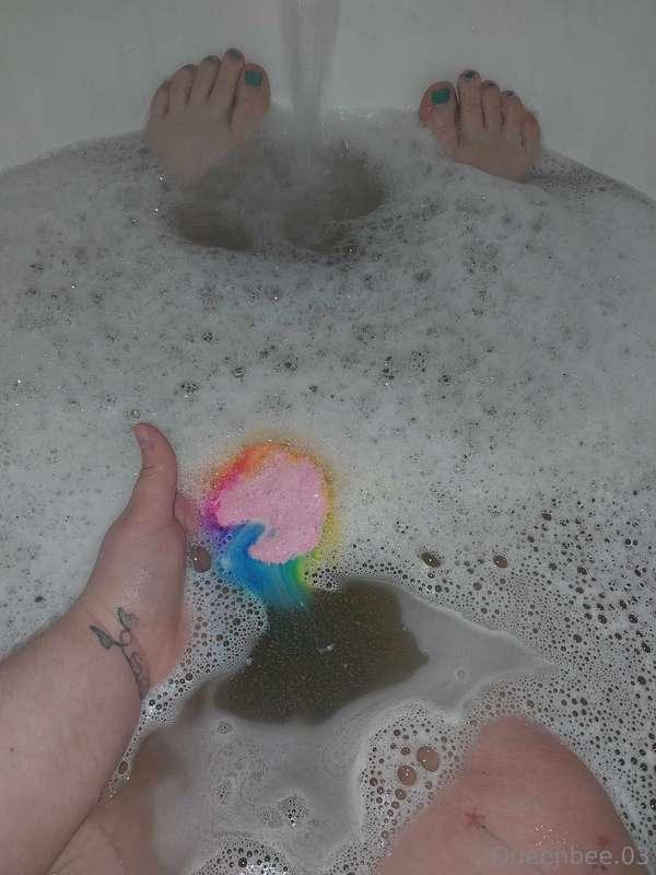 Bubble bath time, anyone wish to join? 😉  Ps. That bath bomb..