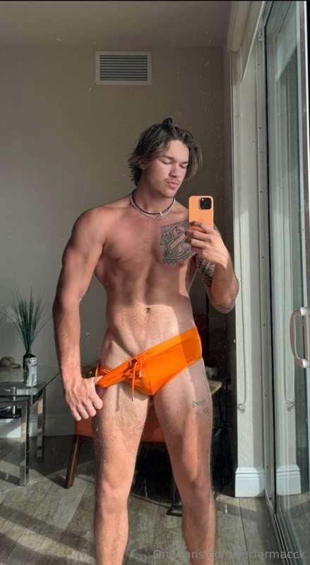 Who doesn’t love a nice V line