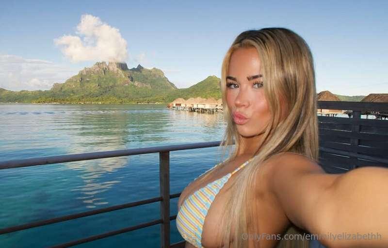 hi from paradise 💕 see more in my story 🥰