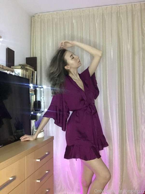 Want to see me undressing my silk robe? Help me reach my tar..