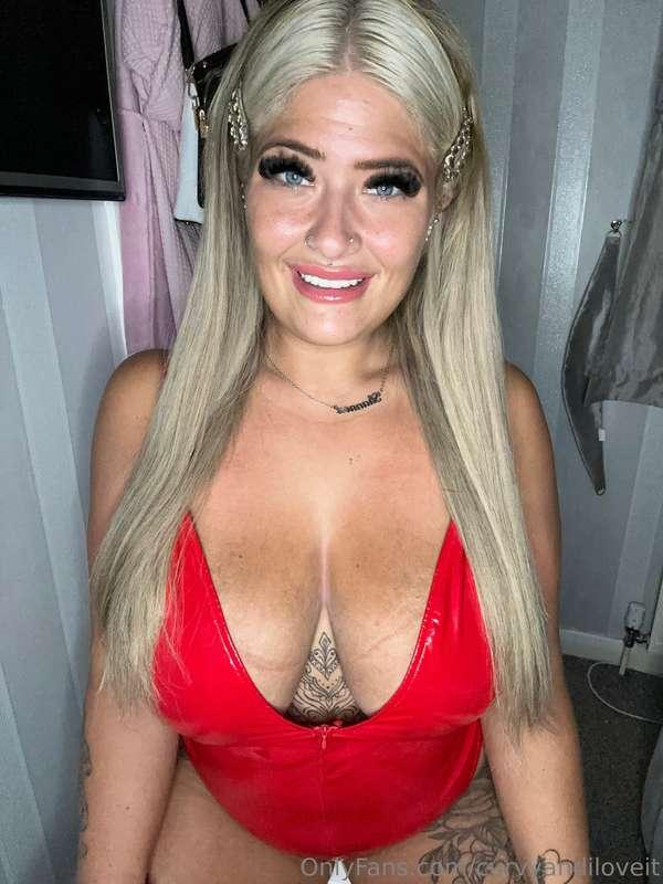 curvyandiloveit image #1