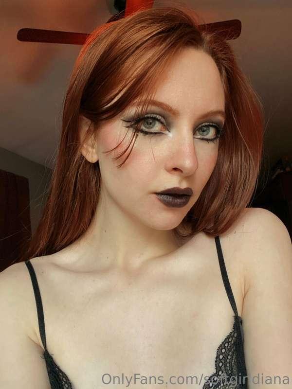 Sometimes I like to play around with makeup 💄🖤 Results may v..