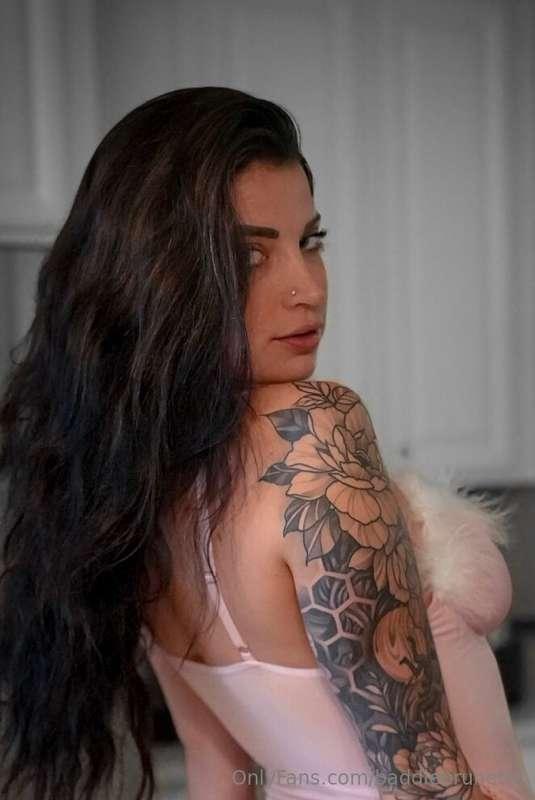 baddiebrunette main image