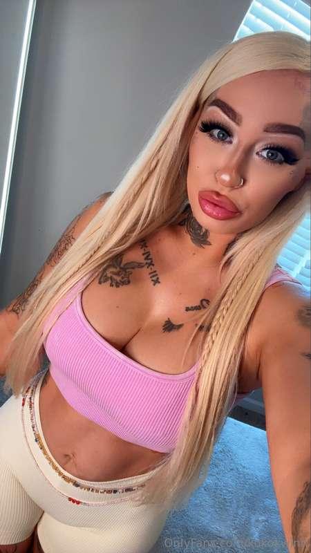 Taking Calls This Morning 🥰🥰🥰