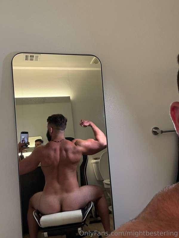You walk in on me like this.. wyd?👀
