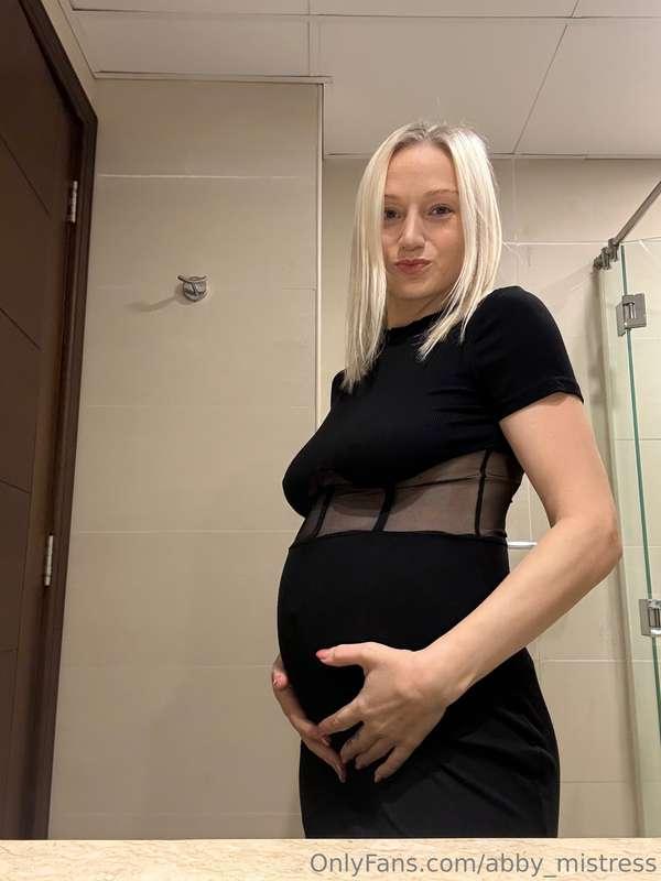 Feeling lonely? 💕 Your pregnant mommy is here to chat and br..