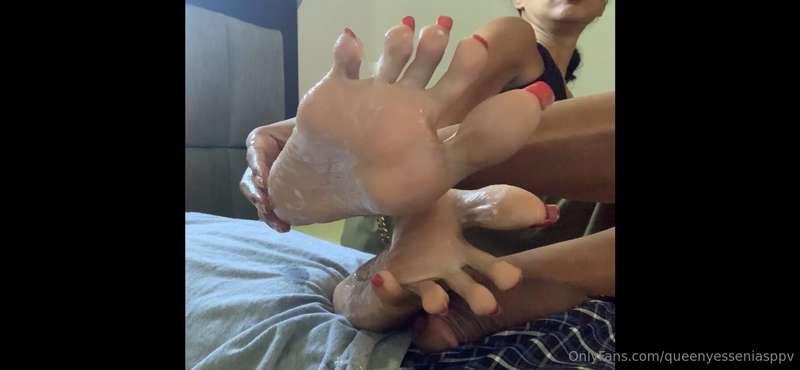 “My Organic Foot Lotion”

New foot smelling handjob uploaded..