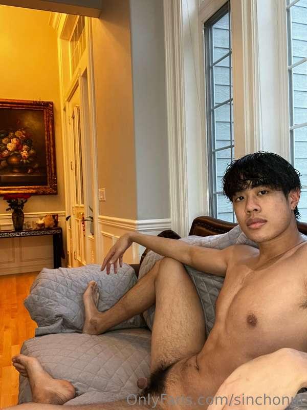 Let’s cuddle on the couch bae 😣