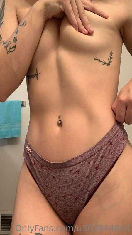 tip if you wanna see some titties in your PMs 😋😘