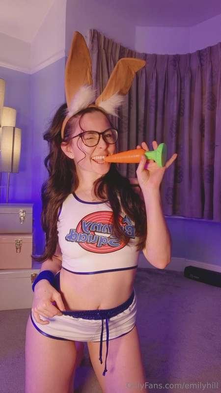 Fav pic? I'm live rn 🥰 https://allmylinks.com/emilyhill