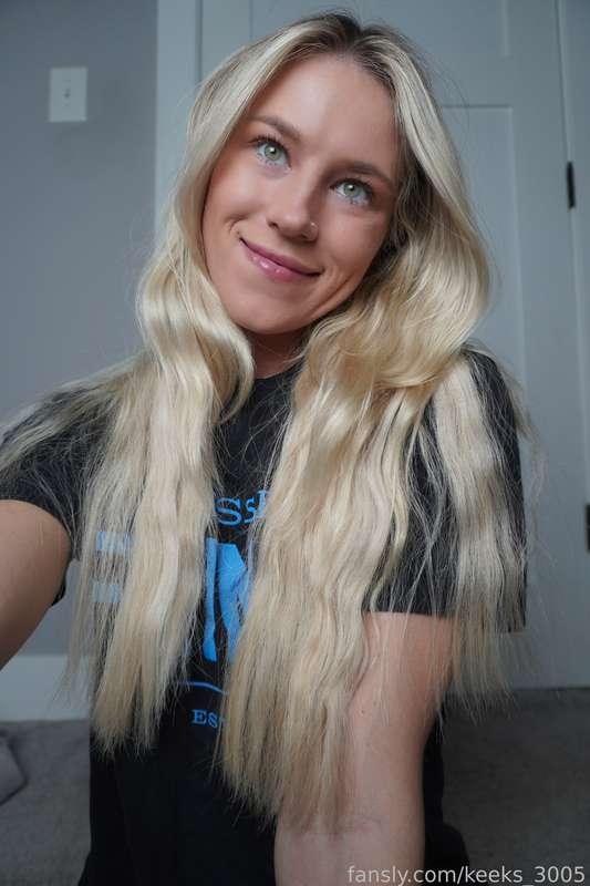 selfie saturday 🙌🏼😍

#selfie #smile #sfw #tongueout #young #petite #blonde #photoset