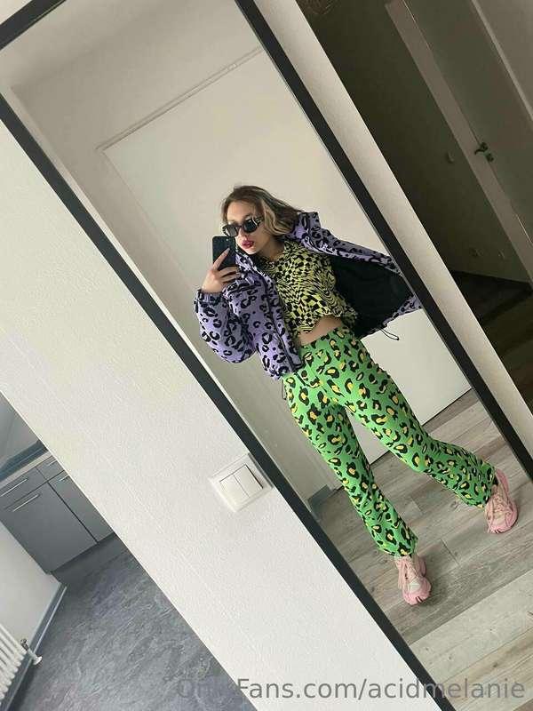 What do you think of my new outfit? I like being bright 🔥😘