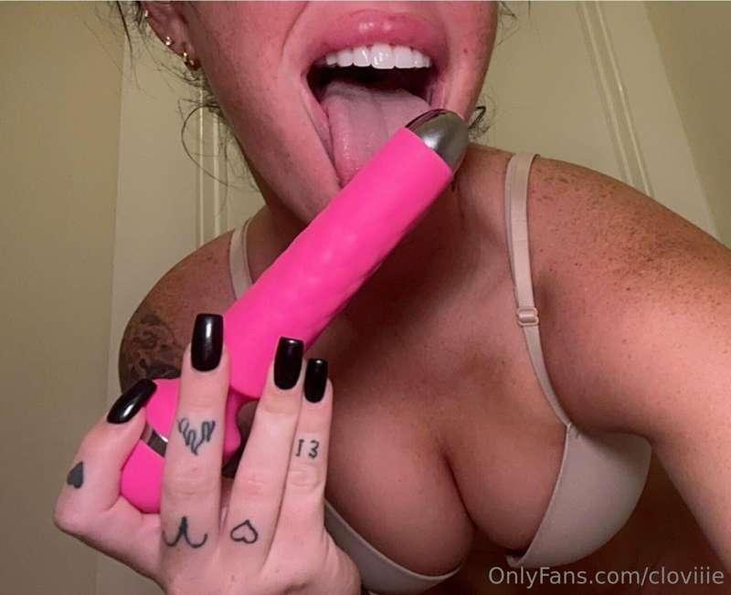 I’m horny af right now… can you help? 😛👅