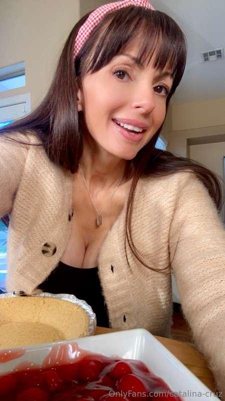 I made a warm cherry 🍒 pie for you! Watch for new videos and..